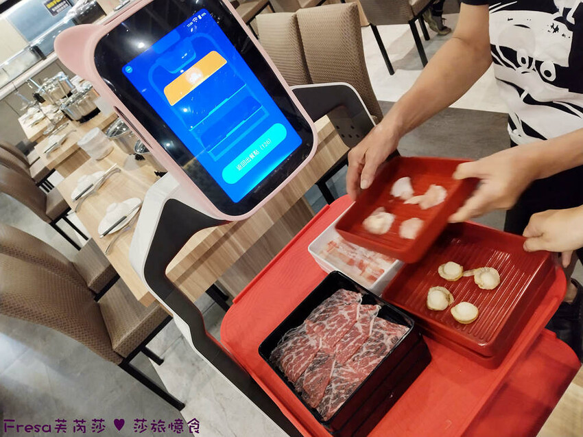 嘉義尊皇大飯店，泳池火鍋吃到飽攻略，享受豪華美食假期。