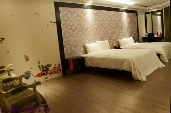 嘉義尊皇大飯店,泳池火鍋吃到飽攻略,享受豪華美食假期。