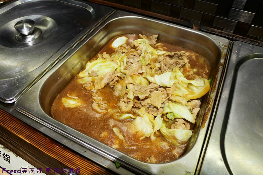 嘉義尊皇大飯店，泳池火鍋吃到飽攻略，享受豪華美食假期。