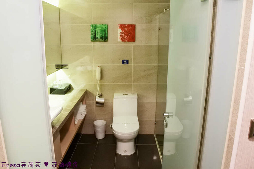 嘉義尊皇大飯店，泳池火鍋吃到飽攻略，享受豪華美食假期。