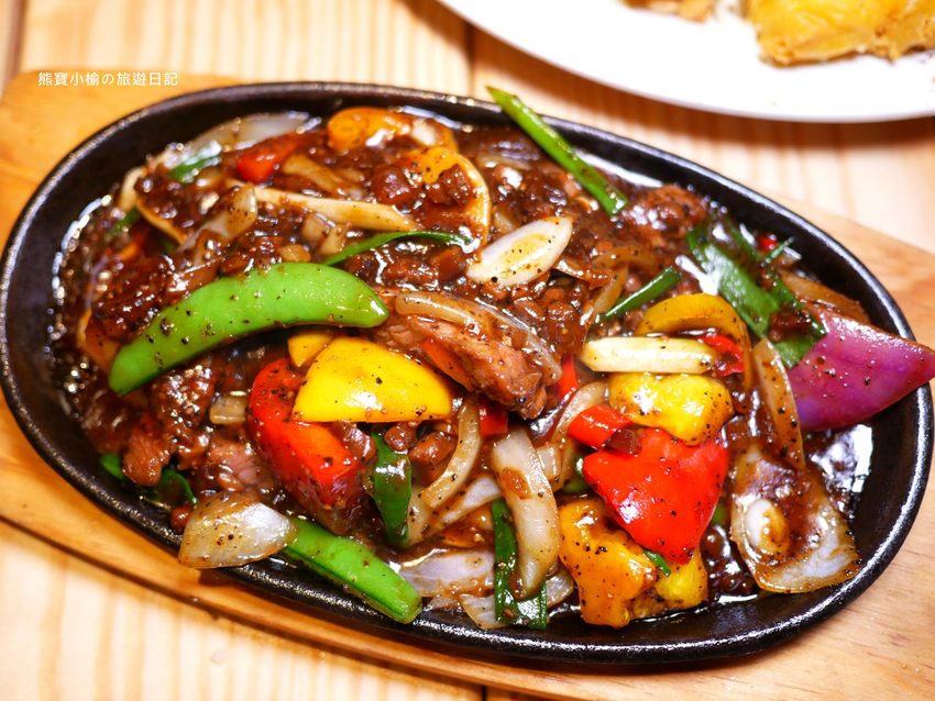 8號複合式啤酒屋,竹北台元科學園區旁平價快炒店,晚間有駐唱歌手現場音樂表演秀!提供免費停車場,內文附詳細菜單介紹。 @熊寶小榆の旅遊日記