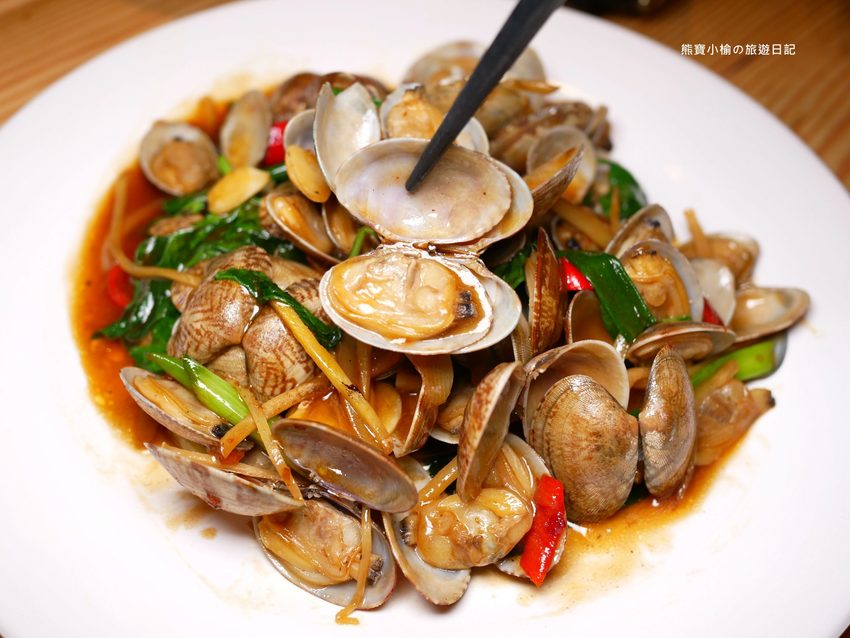 8號複合式啤酒屋,竹北台元科學園區旁平價快炒店,晚間有駐唱歌手現場音樂表演秀!提供免費停車場,內文附詳細菜單介紹。 @熊寶小榆の旅遊日記