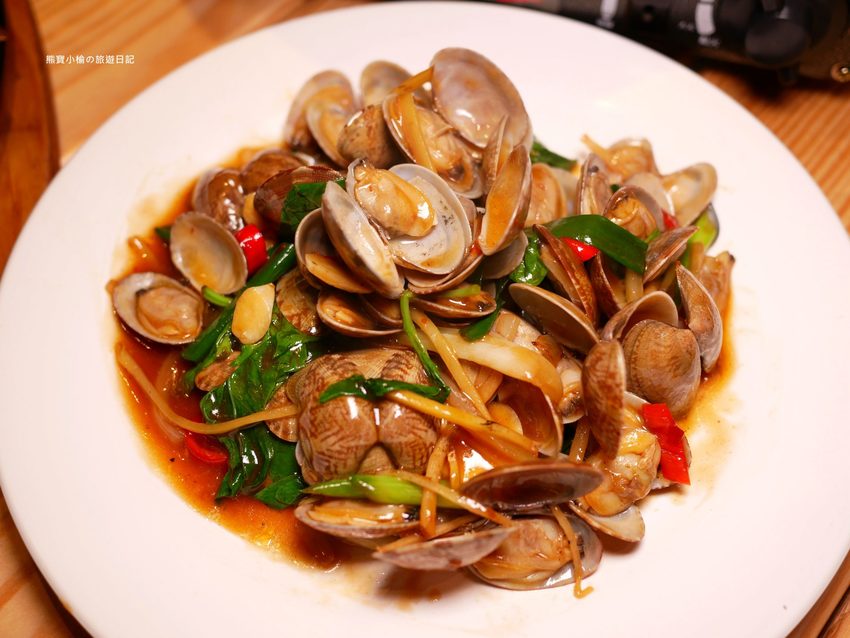 8號複合式啤酒屋,竹北台元科學園區旁平價快炒店,晚間有駐唱歌手現場音樂表演秀!提供免費停車場,內文附詳細菜單介紹。 @熊寶小榆の旅遊日記