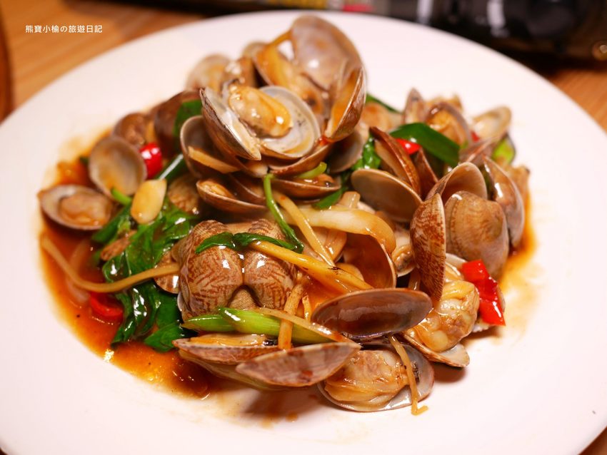 8號複合式啤酒屋,竹北台元科學園區旁平價快炒店,晚間有駐唱歌手現場音樂表演秀!提供免費停車場,內文附詳細菜單介紹。 @熊寶小榆の旅遊日記