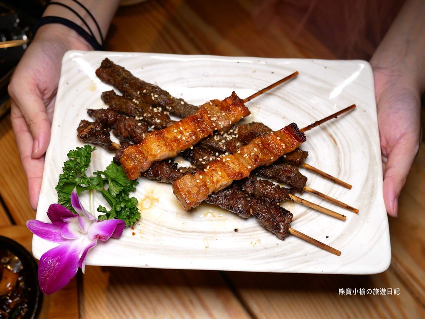 8號複合式啤酒屋,竹北台元科學園區旁平價快炒店,晚間有駐唱歌手現場音樂表演秀!提供免費停車場,內文附詳細菜單介紹。 @熊寶小榆の旅遊日記