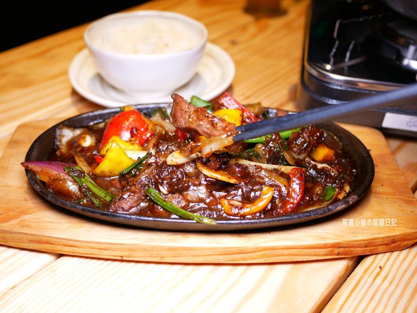 8號複合式啤酒屋,竹北台元科學園區旁平價快炒店,晚間有駐唱歌手現場音樂表演秀!提供免費停車場,內文附詳細菜單介紹。 @熊寶小榆の旅遊日記