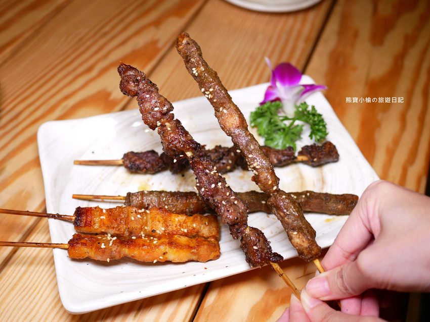 8號複合式啤酒屋,竹北台元科學園區旁平價快炒店,晚間有駐唱歌手現場音樂表演秀!提供免費停車場,內文附詳細菜單介紹。 @熊寶小榆の旅遊日記