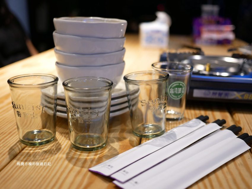 8號複合式啤酒屋,竹北台元科學園區旁平價快炒店,晚間有駐唱歌手現場音樂表演秀!提供免費停車場,內文附詳細菜單介紹。 @熊寶小榆の旅遊日記