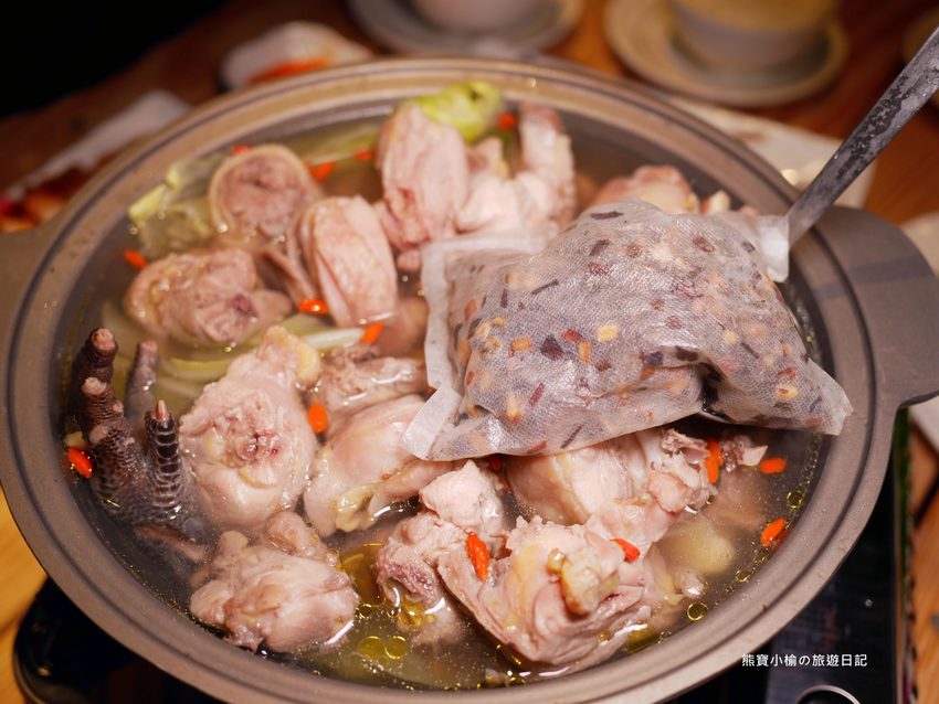 8號複合式啤酒屋,竹北台元科學園區旁平價快炒店,晚間有駐唱歌手現場音樂表演秀!提供免費停車場,內文附詳細菜單介紹。 @熊寶小榆の旅遊日記