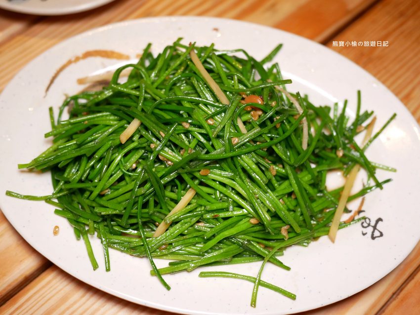 8號複合式啤酒屋,竹北台元科學園區旁平價快炒店,晚間有駐唱歌手現場音樂表演秀!提供免費停車場,內文附詳細菜單介紹。 @熊寶小榆の旅遊日記