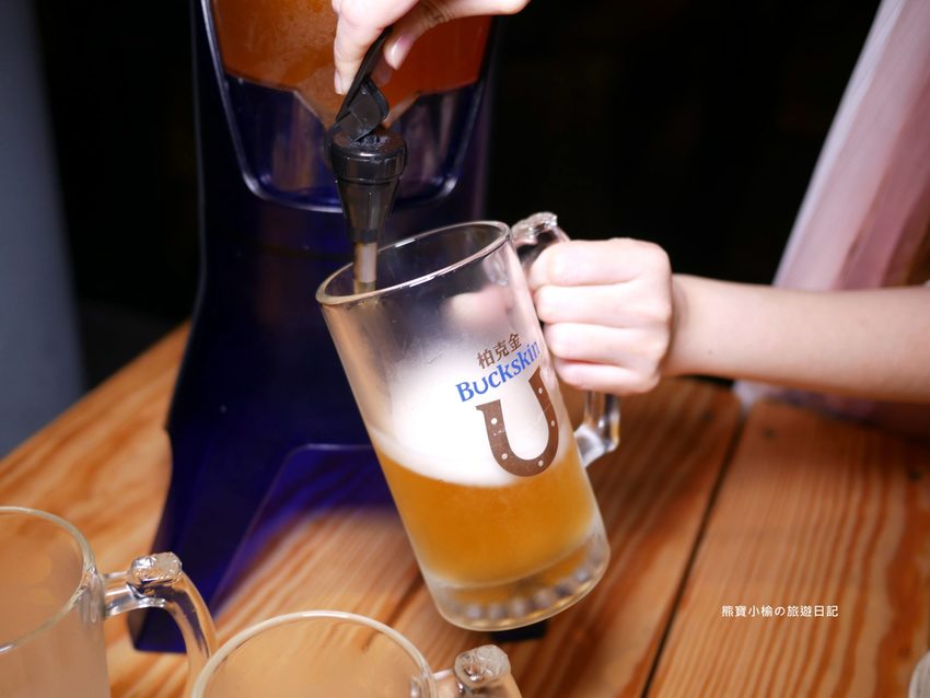 8號複合式啤酒屋,竹北台元科學園區旁平價快炒店,晚間有駐唱歌手現場音樂表演秀!提供免費停車場,內文附詳細菜單介紹。 @熊寶小榆の旅遊日記