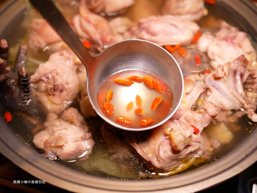 8號複合式啤酒屋,竹北台元科學園區旁平價快炒店,晚間有駐唱歌手現場音樂表演秀!提供免費停車場,內文附詳細菜單介紹。 @熊寶小榆の旅遊日記