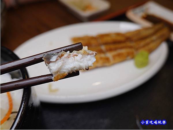 燒白鰻灑玫瑰鹽-三河中川屋台北店 (2).jpg