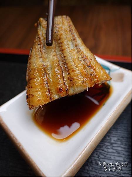 燒白鰻沾附的佐醬-三河中川屋台北店0.jpg