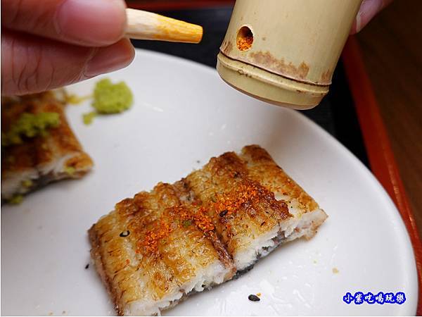 燒白鰻佐七味粉-三河中川屋台北店 (1).jpg