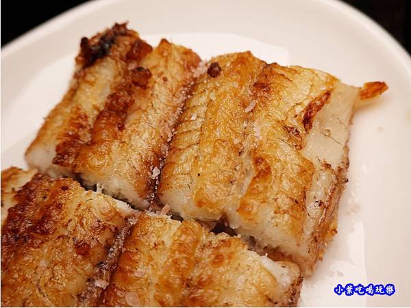 燒白鰻灑玫瑰鹽-三河中川屋台北店 (1).jpg
