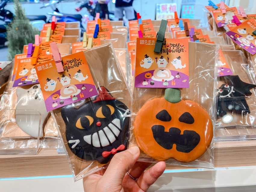 石牌美食｜亞尼克生乳捲｜全新口味Ｘ巧克力雪糕生乳捲。門市限定Ｘ鮮芋奶霜生乳捲