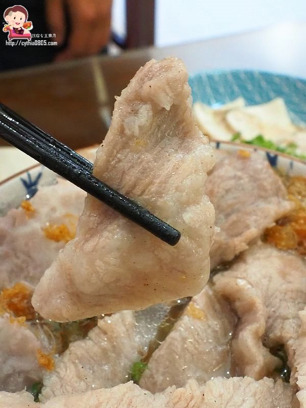 桃園戶政美食-紫芋芋頭米粉-香滑紫芋超濃郁,滿滿松阪豬跟虱目魚肚任你挑 (邀約) @民宿女王芽月-美食.旅遊.全台趴趴走