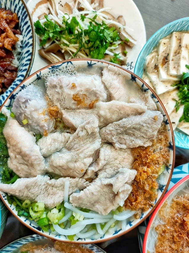 桃園戶政美食-紫芋芋頭米粉-香滑紫芋超濃郁,滿滿松阪豬跟虱目魚肚任你挑 (邀約) @民宿女王芽月-美食.旅遊.全台趴趴走