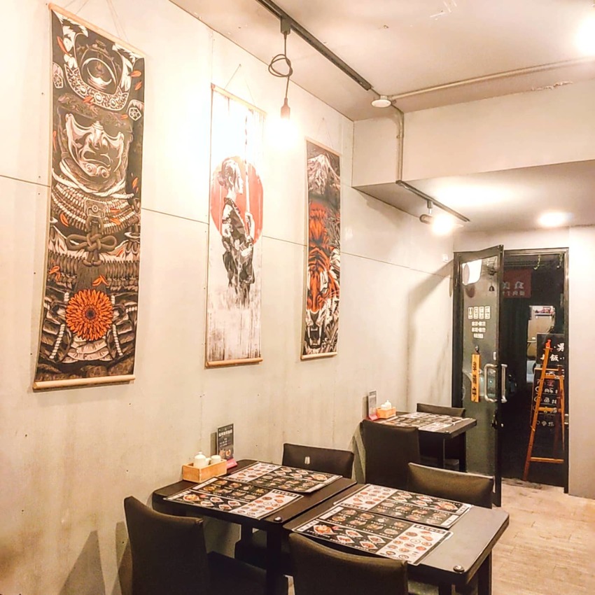 Taipei, Taiwan 真男人丼飯/ 位於#台北小巨蛋 的高cp值丼飯，咖喱飯🍛分量真的不容小覷，吃完真的快飽到天靈蓋😝