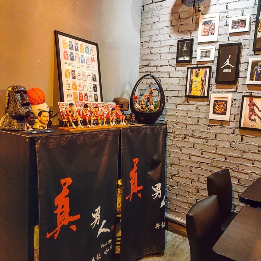 Taipei, Taiwan 真男人丼飯/ 位於#台北小巨蛋 的高cp值丼飯，咖喱飯🍛分量真的不容小覷，吃完真的快飽到天靈蓋😝