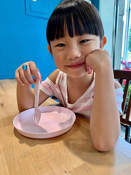 三秒鐘職業笑容,讓媽咪可以好好幫店家打廣告