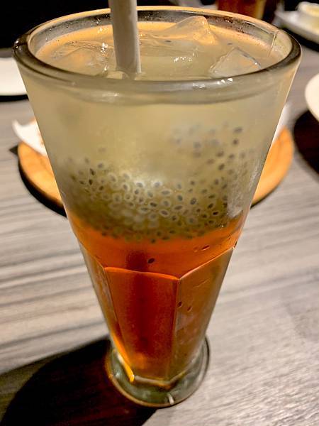 冬瓜檸檬，裡面居然有山粉圓耶