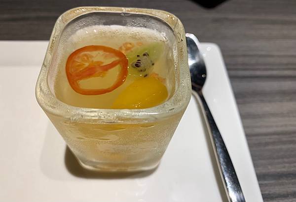 四季水果凍，露西很喜歡