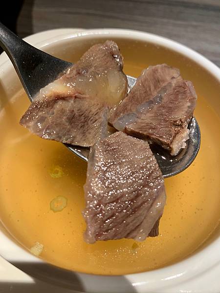 法式牛肉清湯，湯頭清甜無負擔