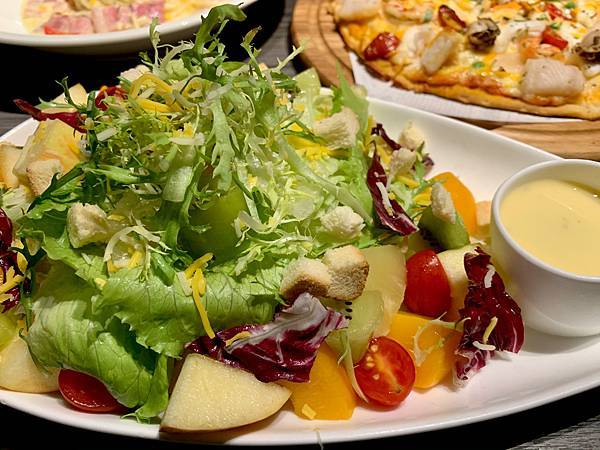 繽彩水果優格沙拉，大魚大肉後一定要來呷菜