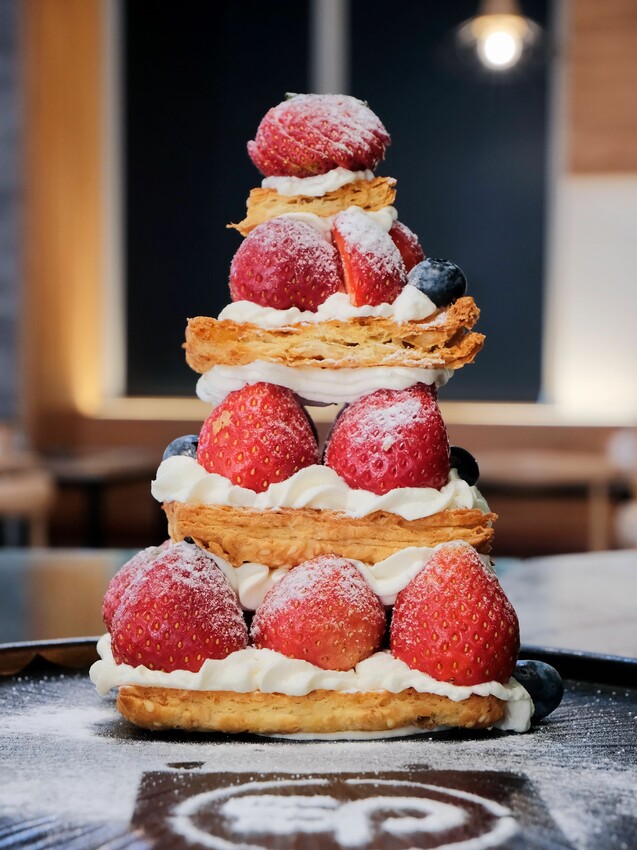 台中市西屯區[台中西屯] SP夏帕義大利麵 逢甲店｜季節限定-粉雪奶霜草莓塔 ｜滿滿18顆新鮮草莓 好拍又好吃｜逢甲平價義大利麵｜室內空間超大｜內附菜單 - 萍姐愛分享