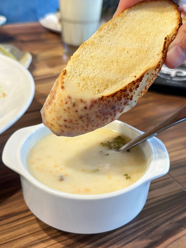 台中市西屯區[台中西屯] SP夏帕義大利麵 逢甲店｜季節限定-粉雪奶霜草莓塔 ｜滿滿18顆新鮮草莓 好拍又好吃｜逢甲平價義大利麵｜室內空間超大｜內附菜單 - 萍姐愛分享