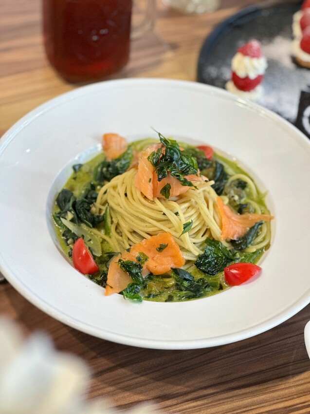 台中市西屯區[台中西屯] SP夏帕義大利麵 逢甲店｜季節限定-粉雪奶霜草莓塔 ｜滿滿18顆新鮮草莓 好拍又好吃｜逢甲平價義大利麵｜室內空間超大｜內附菜單 - 萍姐愛分享