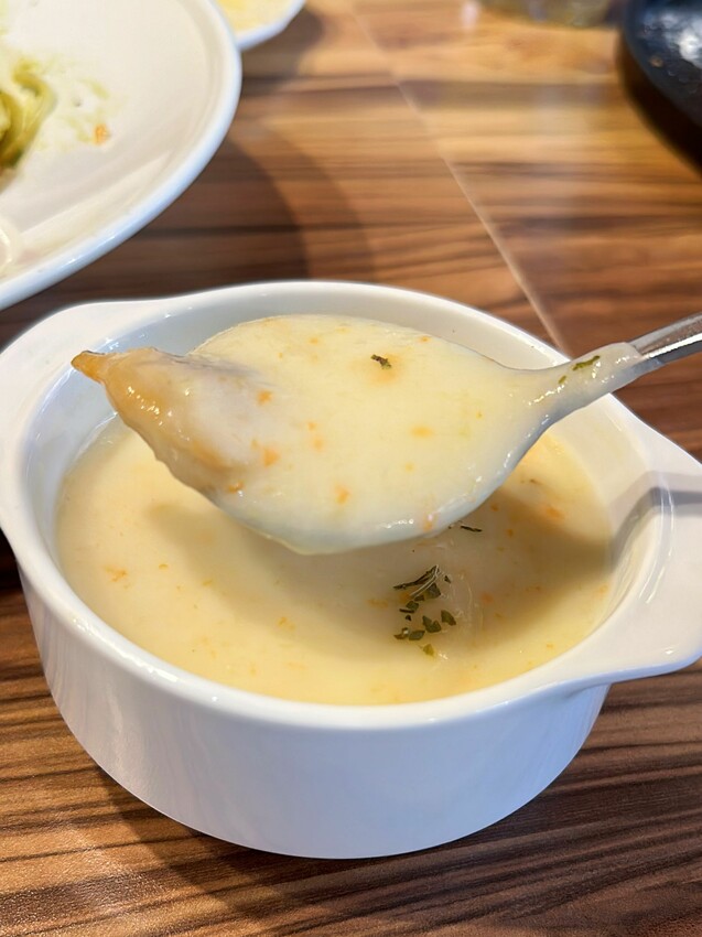 台中市西屯區[台中西屯] SP夏帕義大利麵 逢甲店｜季節限定-粉雪奶霜草莓塔 ｜滿滿18顆新鮮草莓 好拍又好吃｜逢甲平價義大利麵｜室內空間超大｜內附菜單 - 萍姐愛分享