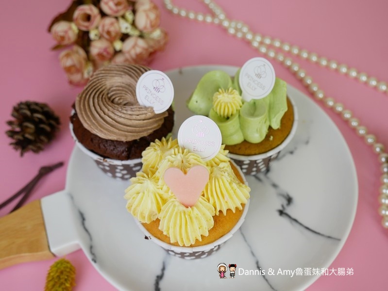 新竹甜點推薦︱艾立公主 Princess Elly夢幻杯子蛋糕專賣店。生日聚會下午茶點心。婚禮PARTY首選。彌月蛋糕禮盒點心(影片) 新竹甜點推薦︱艾立公主 Princess Elly夢幻杯子蛋糕專賣店。生日聚會下午茶點心。婚禮PARTY首選。彌月蛋糕禮盒點心(影片)