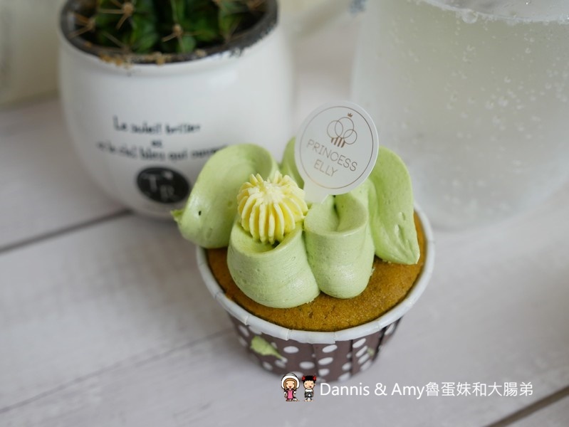 新竹甜點推薦︱艾立公主 Princess Elly夢幻杯子蛋糕專賣店。生日聚會下午茶點心。婚禮PARTY首選。彌月蛋糕禮盒點心(影片) 新竹甜點推薦︱艾立公主 Princess Elly夢幻杯子蛋糕專賣店。生日聚會下午茶點心。婚禮PARTY首選。彌月蛋糕禮盒點心(影片)