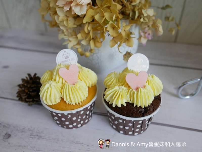 新竹甜點推薦︱艾立公主 Princess Elly夢幻杯子蛋糕專賣店。生日聚會下午茶點心。婚禮PARTY首選。彌月蛋糕禮盒點心(影片) 新竹甜點推薦︱艾立公主 Princess Elly夢幻杯子蛋糕專賣店。生日聚會下午茶點心。婚禮PARTY首選。彌月蛋糕禮盒點心(影片)