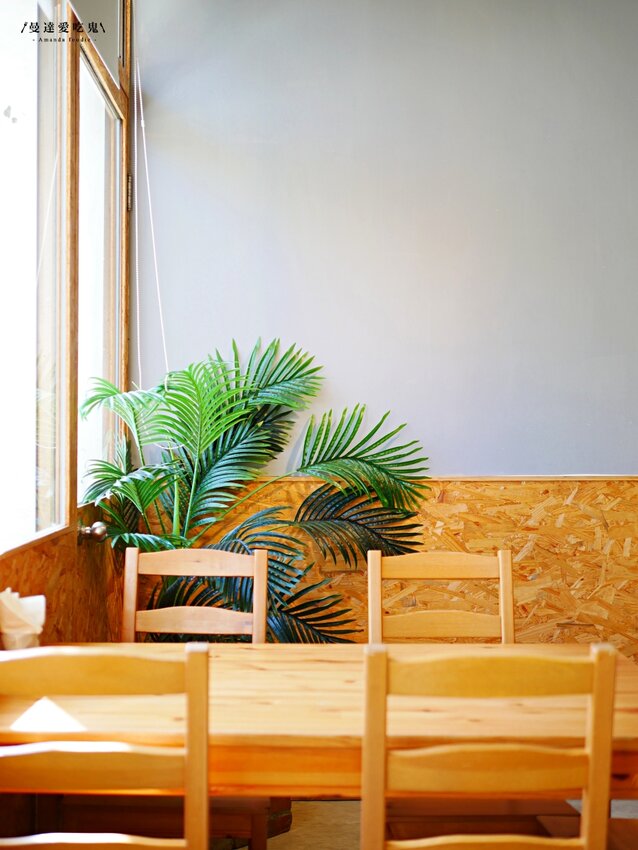 太澎湃!用厚片法式吐司夾的三明治真的第一次看到啦『佬法室 Vieux Chambre』軟嫩金黃歐姆蛋好吃推推!新竹美食|新竹早午餐|園區美食 - 曼達愛吃鬼