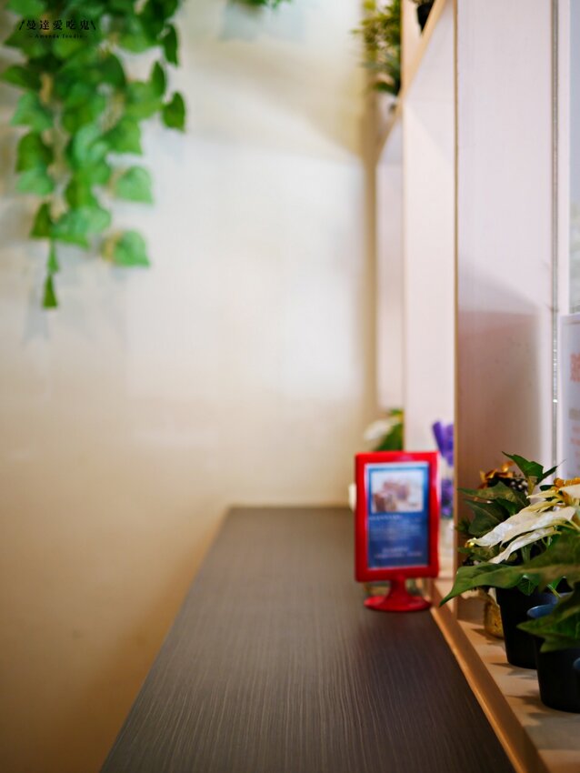 太澎湃!用厚片法式吐司夾的三明治真的第一次看到啦『佬法室 Vieux Chambre』軟嫩金黃歐姆蛋好吃推推!新竹美食|新竹早午餐|園區美食 - 曼達愛吃鬼