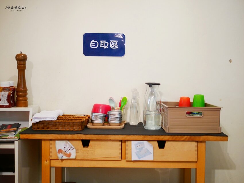 太澎湃!用厚片法式吐司夾的三明治真的第一次看到啦『佬法室 Vieux Chambre』軟嫩金黃歐姆蛋好吃推推!新竹美食|新竹早午餐|園區美食 - 曼達愛吃鬼