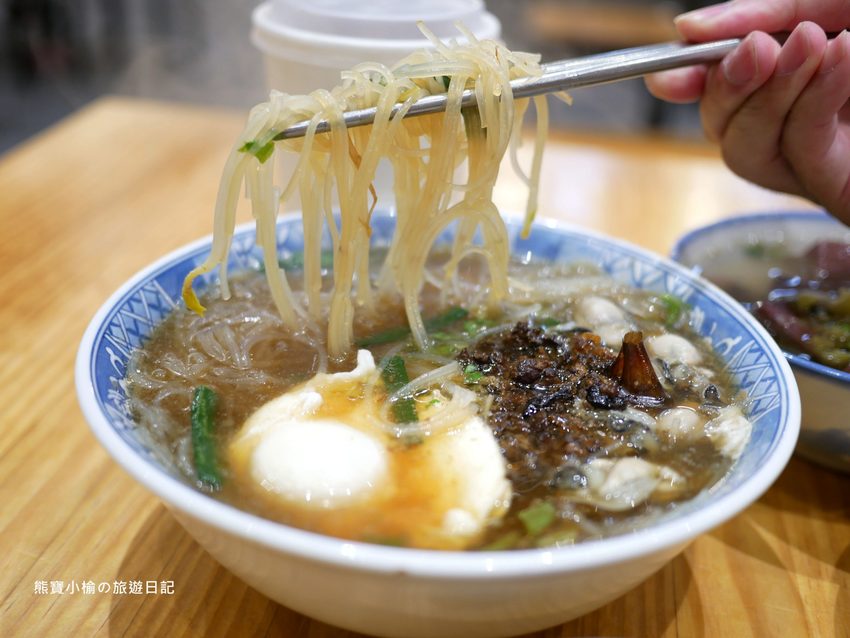 【台中東區美食】阿蓮米粉湯,台中後火車站60年老店,改走文青風古早味麵店!內文附詳細菜單價位介紹。 @熊寶小榆の旅遊日記