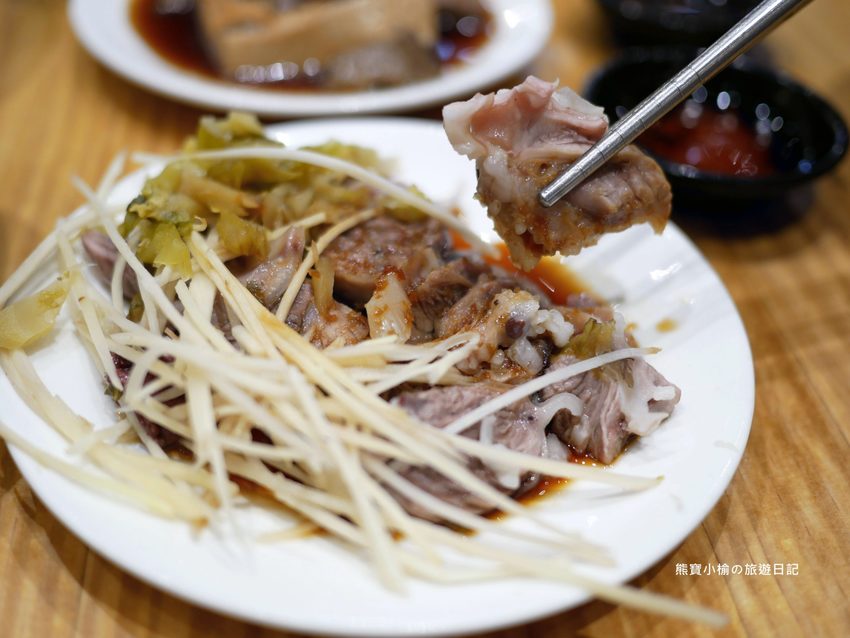 【台中東區美食】阿蓮米粉湯,台中後火車站60年老店,改走文青風古早味麵店!內文附詳細菜單價位介紹。 @熊寶小榆の旅遊日記