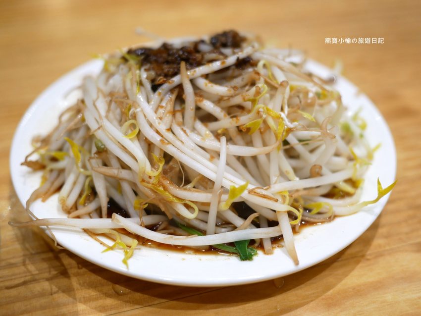 【台中東區美食】阿蓮米粉湯,台中後火車站60年老店,改走文青風古早味麵店!內文附詳細菜單價位介紹。 @熊寶小榆の旅遊日記