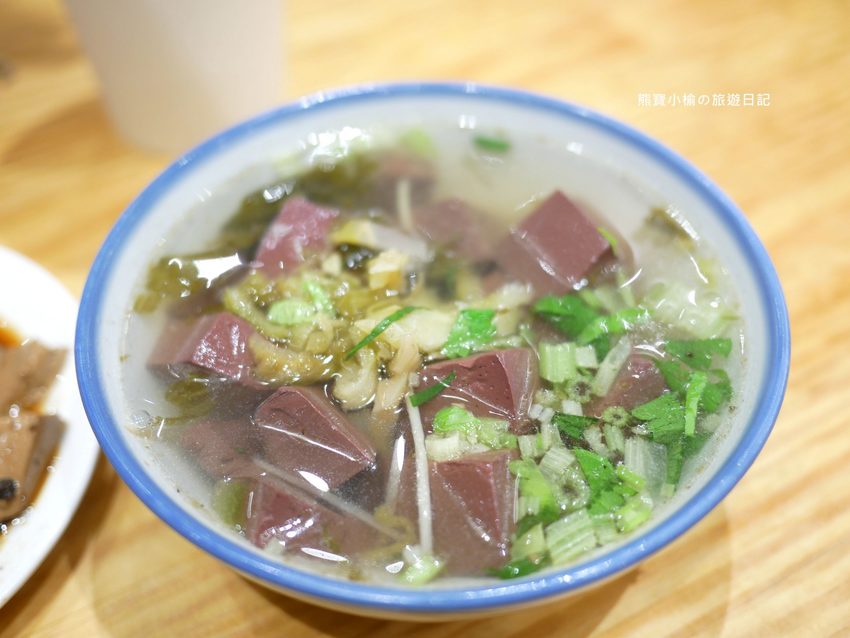 【台中東區美食】阿蓮米粉湯,台中後火車站60年老店,改走文青風古早味麵店!內文附詳細菜單價位介紹。 @熊寶小榆の旅遊日記