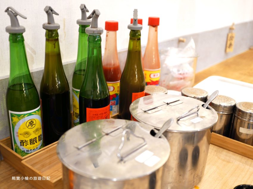 【台中東區美食】阿蓮米粉湯,台中後火車站60年老店,改走文青風古早味麵店!內文附詳細菜單價位介紹。 @熊寶小榆の旅遊日記