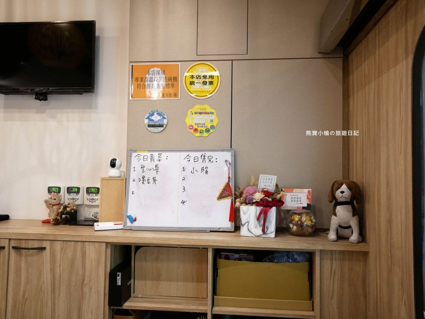 【台中東區美食】阿蓮米粉湯,台中後火車站60年老店,改走文青風古早味麵店!內文附詳細菜單價位介紹。 @熊寶小榆の旅遊日記