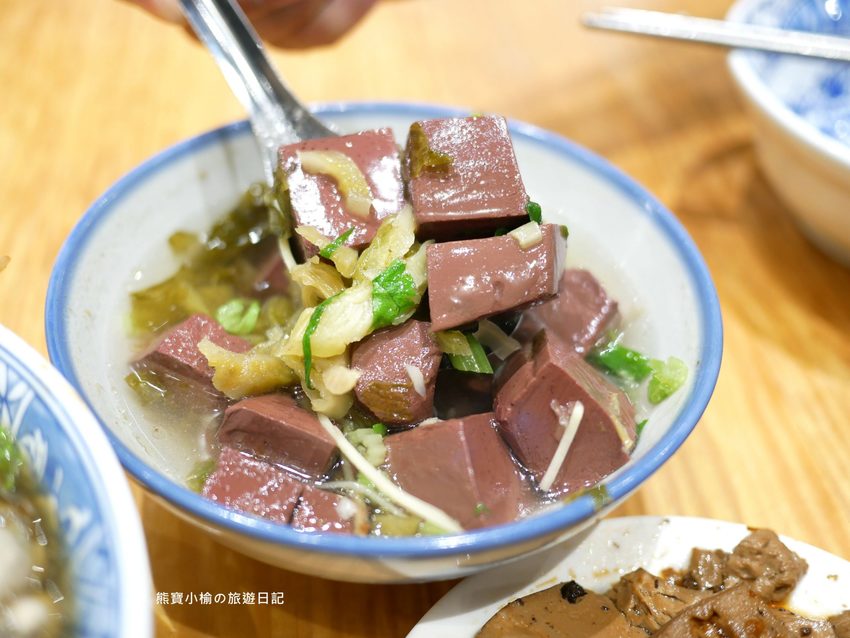 【台中東區美食】阿蓮米粉湯,台中後火車站60年老店,改走文青風古早味麵店!內文附詳細菜單價位介紹。 @熊寶小榆の旅遊日記