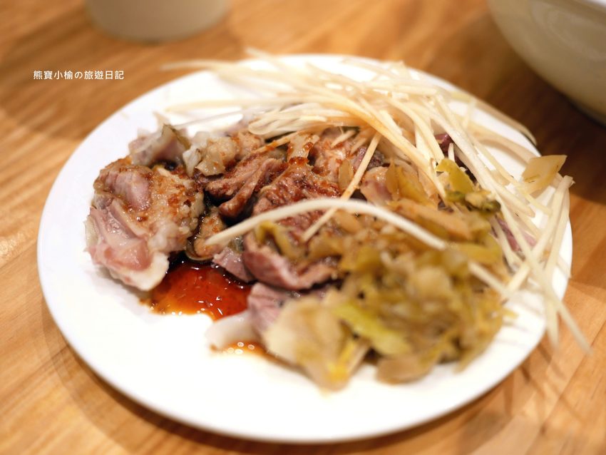 【台中東區美食】阿蓮米粉湯,台中後火車站60年老店,改走文青風古早味麵店!內文附詳細菜單價位介紹。 @熊寶小榆の旅遊日記