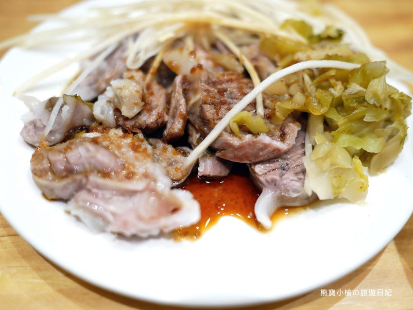 【台中東區美食】阿蓮米粉湯,台中後火車站60年老店,改走文青風古早味麵店!內文附詳細菜單價位介紹。 @熊寶小榆の旅遊日記