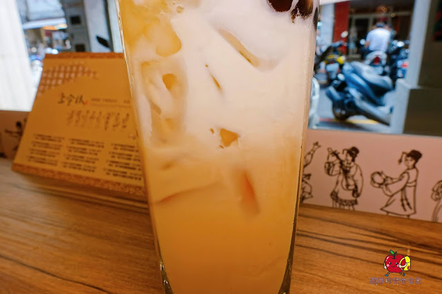 [食記] 新竹北區-上宇林東門店 珍珠粉角一次滿足太極鮮奶茶 香甜解膩葡萄柚綠 充滿茶香雪浮奶烏龍茶